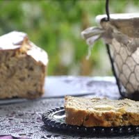 Cake moelleux aux olives et roquette