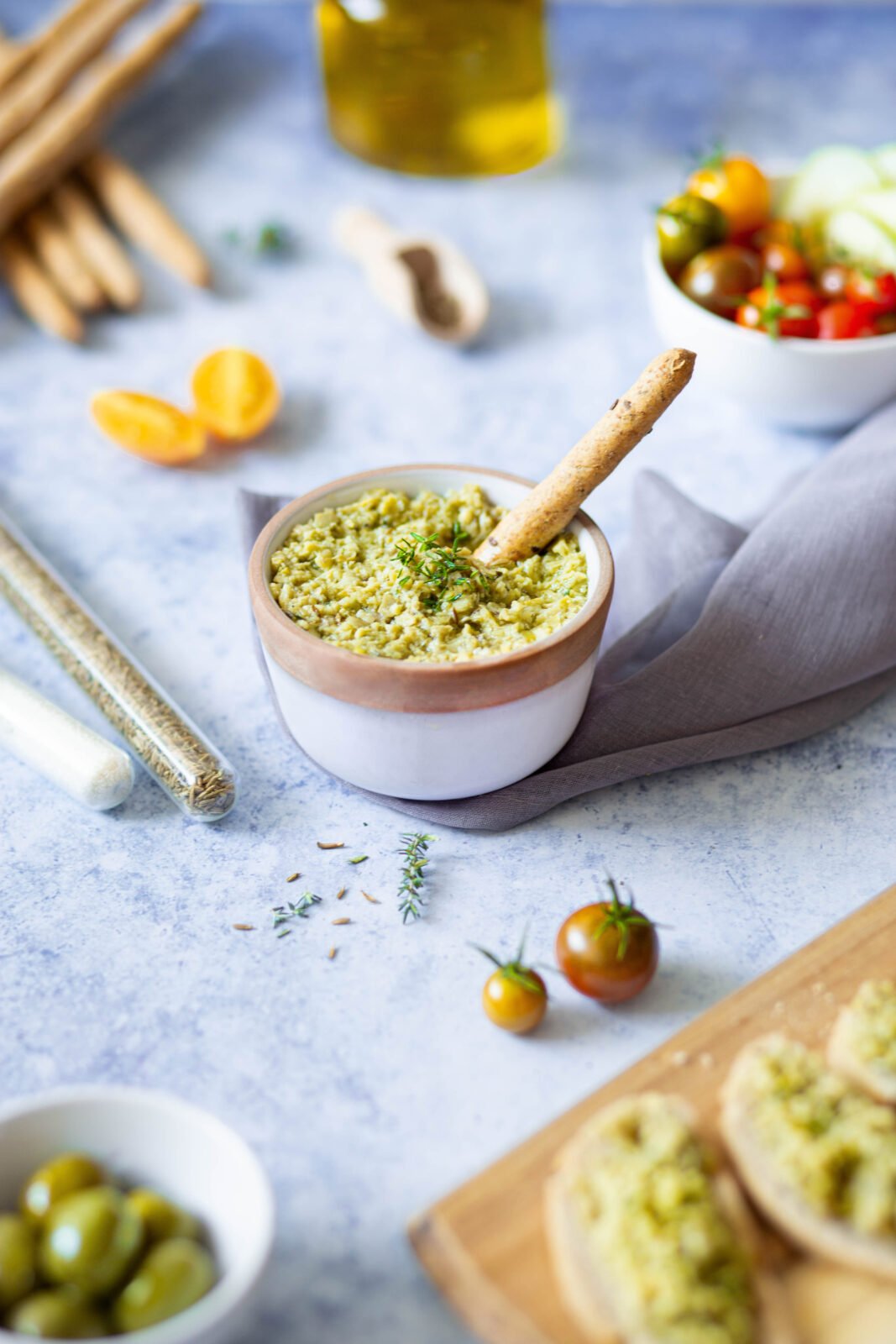 Une recette facile et rapide de tapenade d'olives vertes et cœur d'artichaut, que vous pourrez servir en apéro ou en accompagnement #tapenade #tartinadevegan #recettevegan #coeurdartichaut