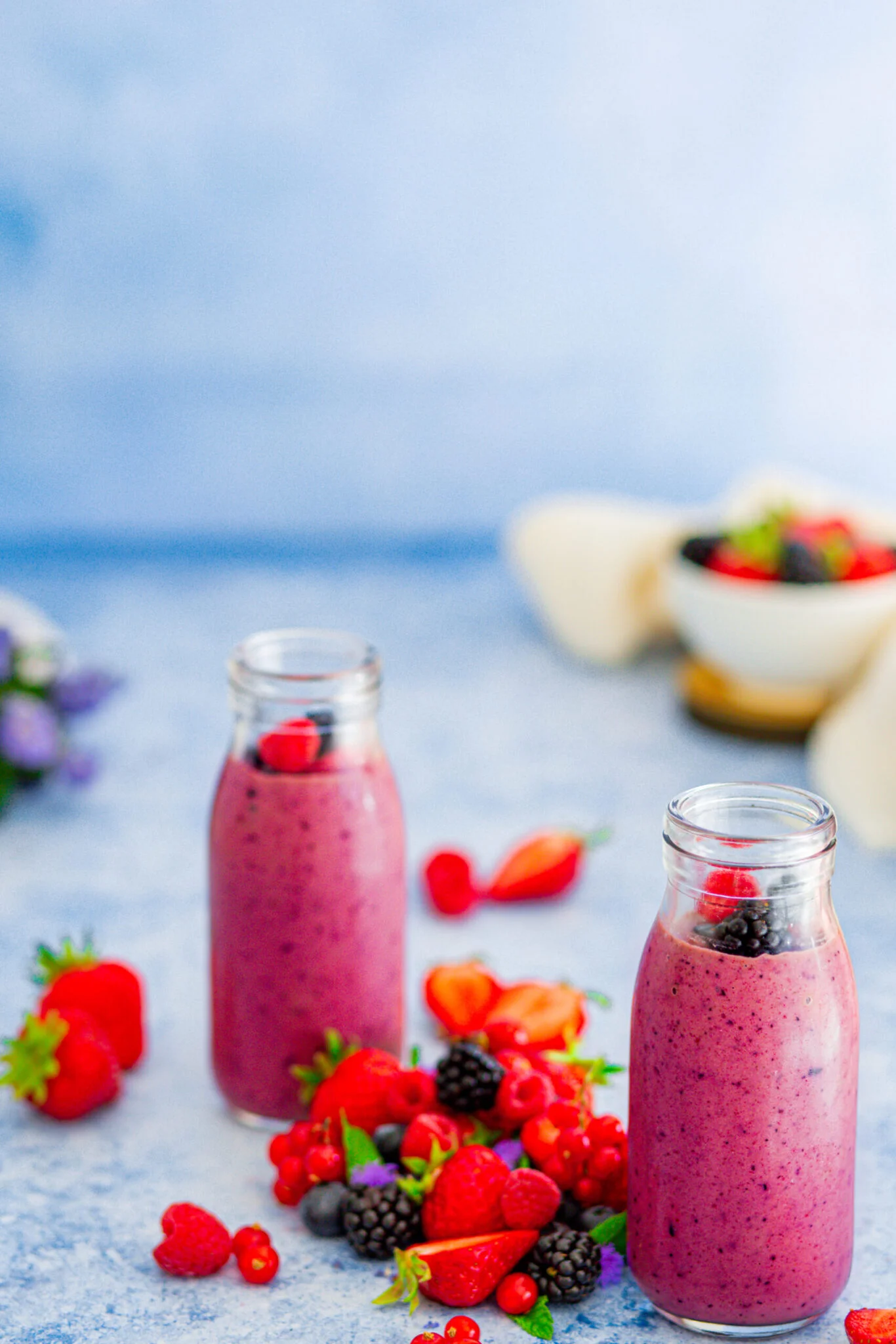 Un smoothie gourmand de fruits rouges idéal pour un délicieux encas vitaminé #encashealthy #smoothie #recettevegetale
