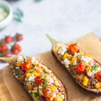 aubergine farcie et sauce au yaourt végétal, Vivre Naturo - Blog - Recettes, recette healthy, recette complète, sauce au yaourt végétal, végétarien