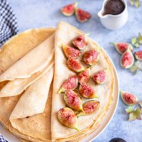 Recette de crêpes sans lactose aux figues poêlées - Vivre Naturo - Blog healthy - Recette #recettesaine #recettevegetarienne #vegetarien #gouterhealthy