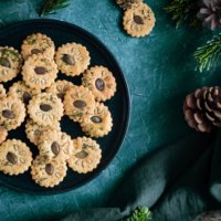 Recette de crackers vegan à base d'épeautre, une recette facile que vous pourrez aisément réaliser durant les fêtes ou même pour un apéro entre amis #aperovegan #recettecrackers #recettevegan