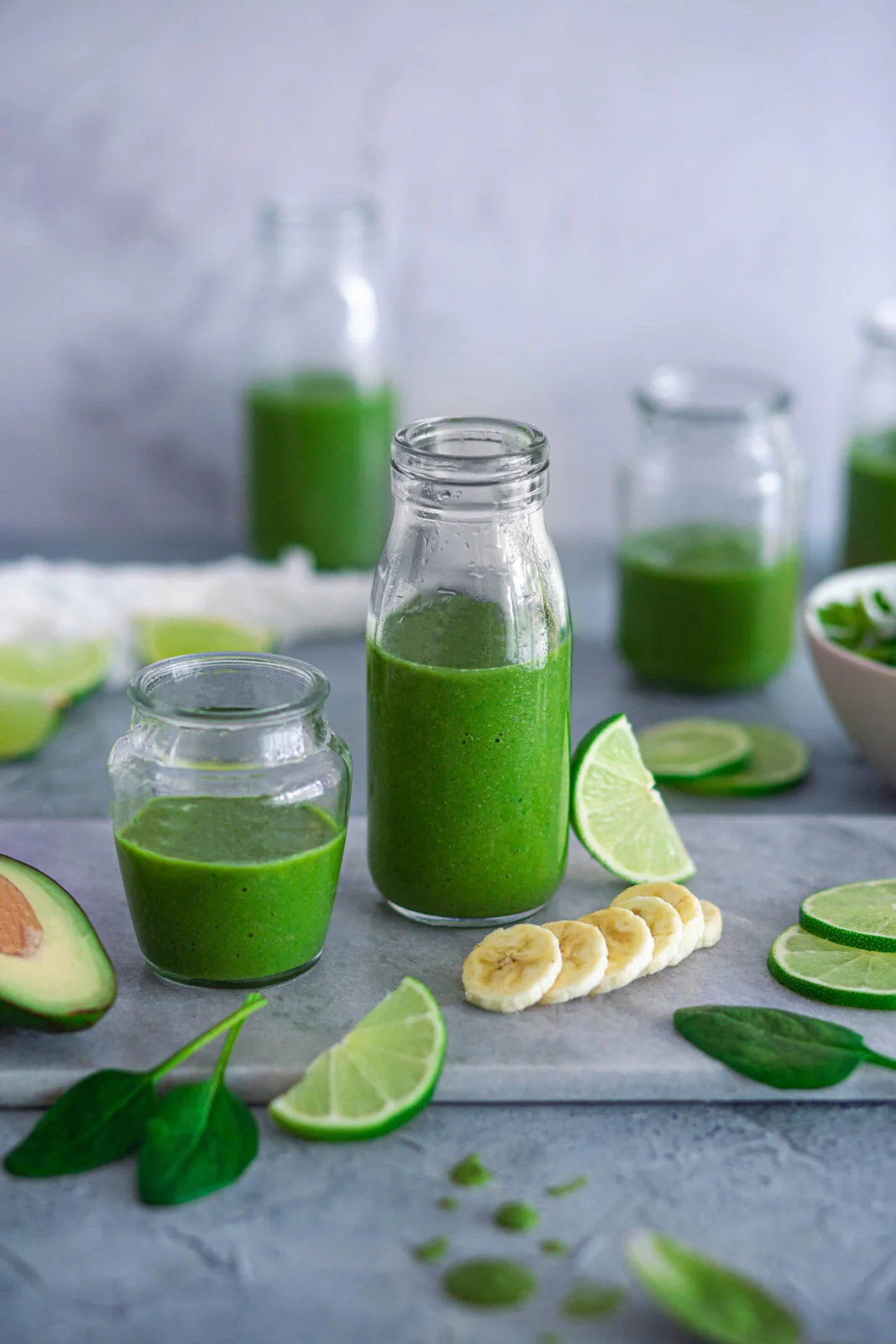 Un délicieux et gourmand smoothie vert healthy idéal au petit-déjeuner ou en en-cas #smoothievert #vegan #encashealthy #recetterapidefacile