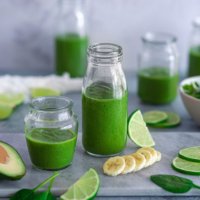 Un délicieux et gourmand smoothie vert healthy idéal au petit-déjeuner ou en en-cas #smoothievert #vegan #encashealthy #recetterapidefacile