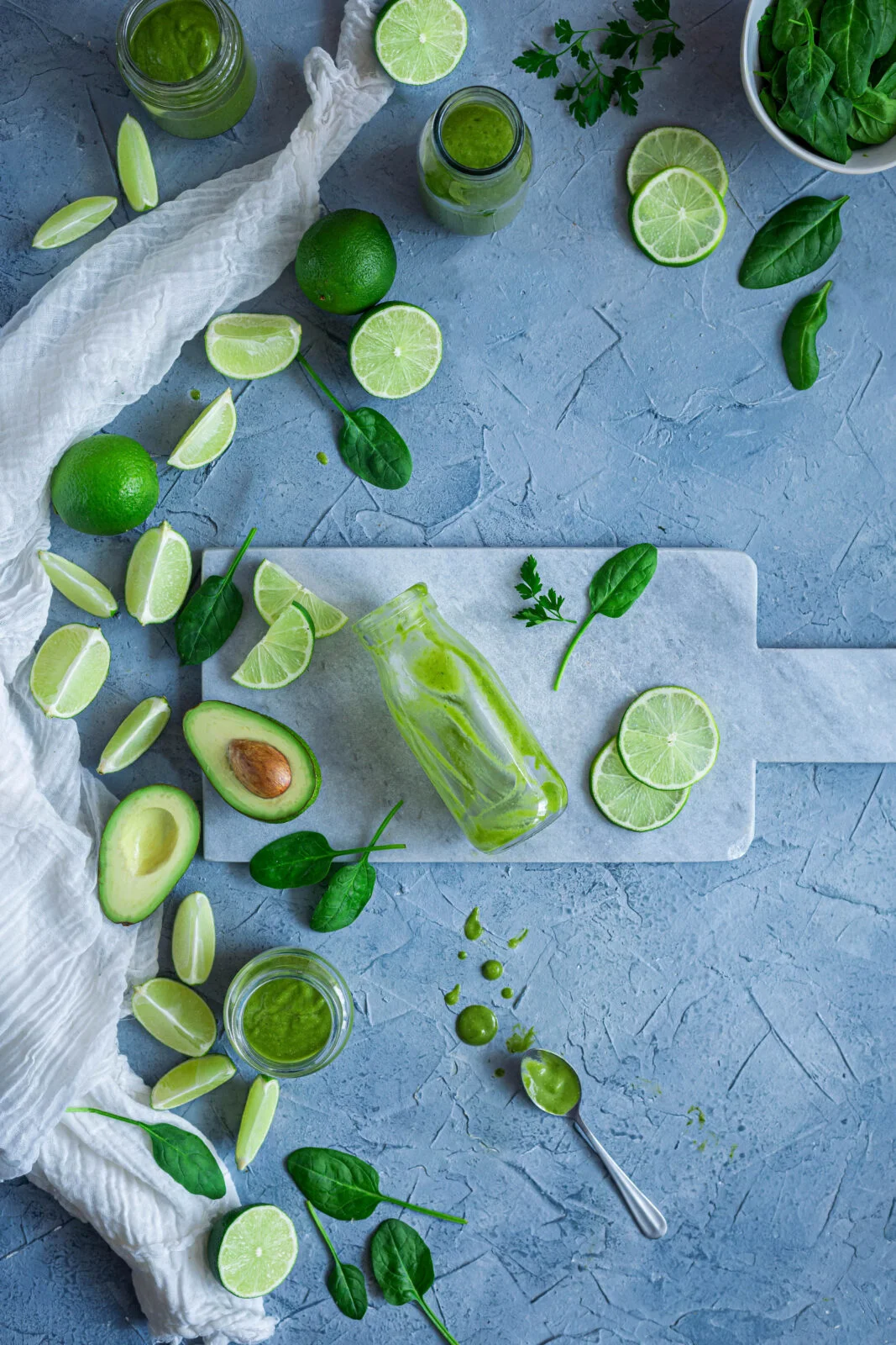Un délicieux et gourmand smoothie vert healthy idéal au petit-déjeuner ou en en-cas #smoothievert #vegan #encashealthy #recetterapidefacile