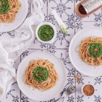 Je vous partage une recette de pesto vegan tout simplement divine et qui plus vegan ! Ultra simple à réaliser, j'espère qu'elle vous plaira #pestovegan #recettepesto #pestobasilic #pestoaildesours