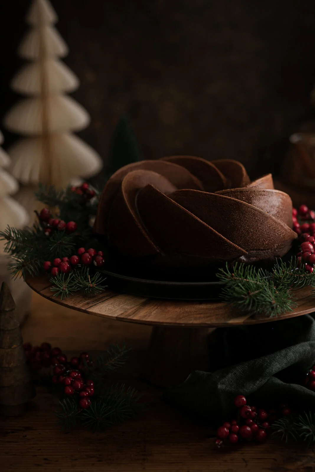 Une délicieuse recette de bundt cake au chocolat et glaçage à l'orange, le cake est à base de farine d'épeautre, sans lactose et avec du sucre complet #bundtcake #recettesanslactose #dessertgourmandhealthy