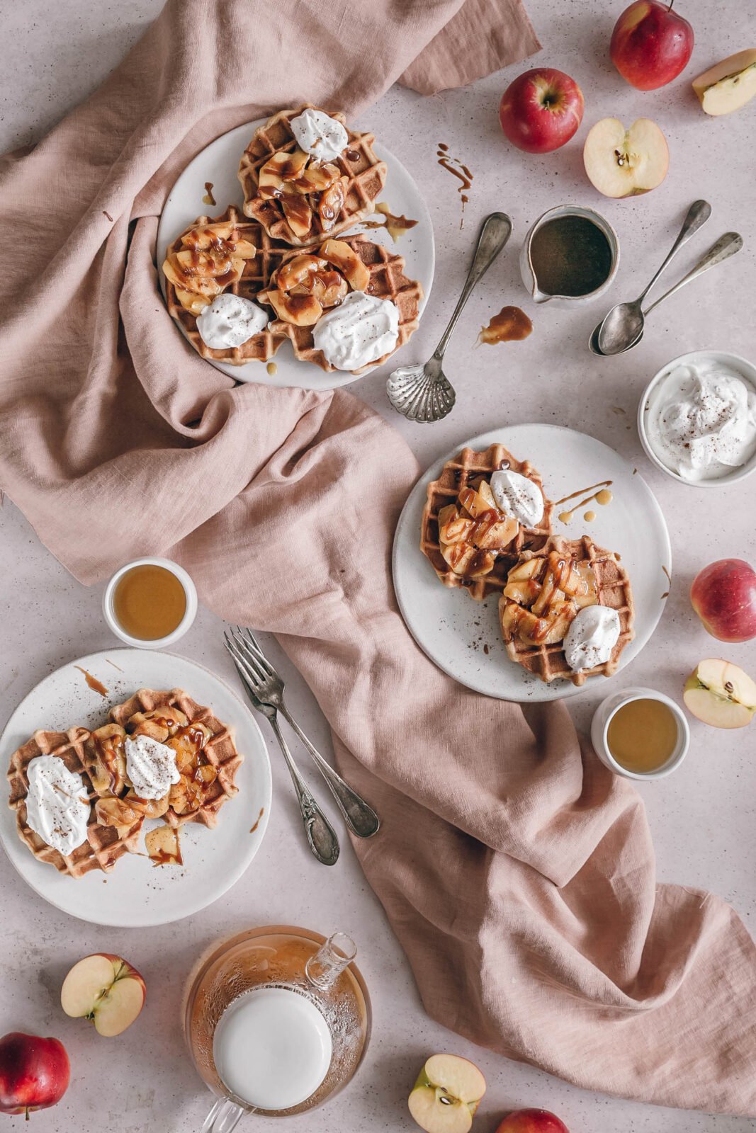 Délicieuses gaufres vegan croustillantes et légères, une recette que vous allez adorer ! #gaufresvegan #recettevegan #recettehealthy