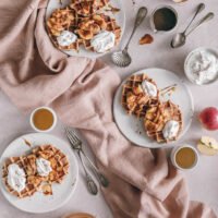 Délicieuses gaufres vegan croustillantes et légères, une recette que vous allez adorer ! #gaufresvegan #recettevegan #recettehealthy