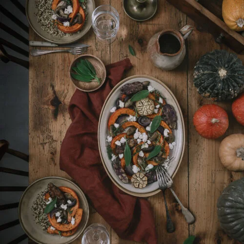 Une délicieuse recette de légumes rôtis et quinoa simple et rapide à faire avec des ingrédients d'automnes pour un repas sain et savoureux #légumesrotis #recettehealthyetgourmande #recettesansgluten