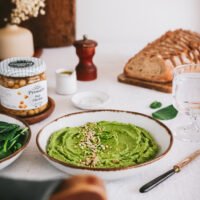 Houmous vert aux épinards - Une recette vegan simple et délicieuse que vous pourrez manger en apéritif ou en accompagnement d'un repas