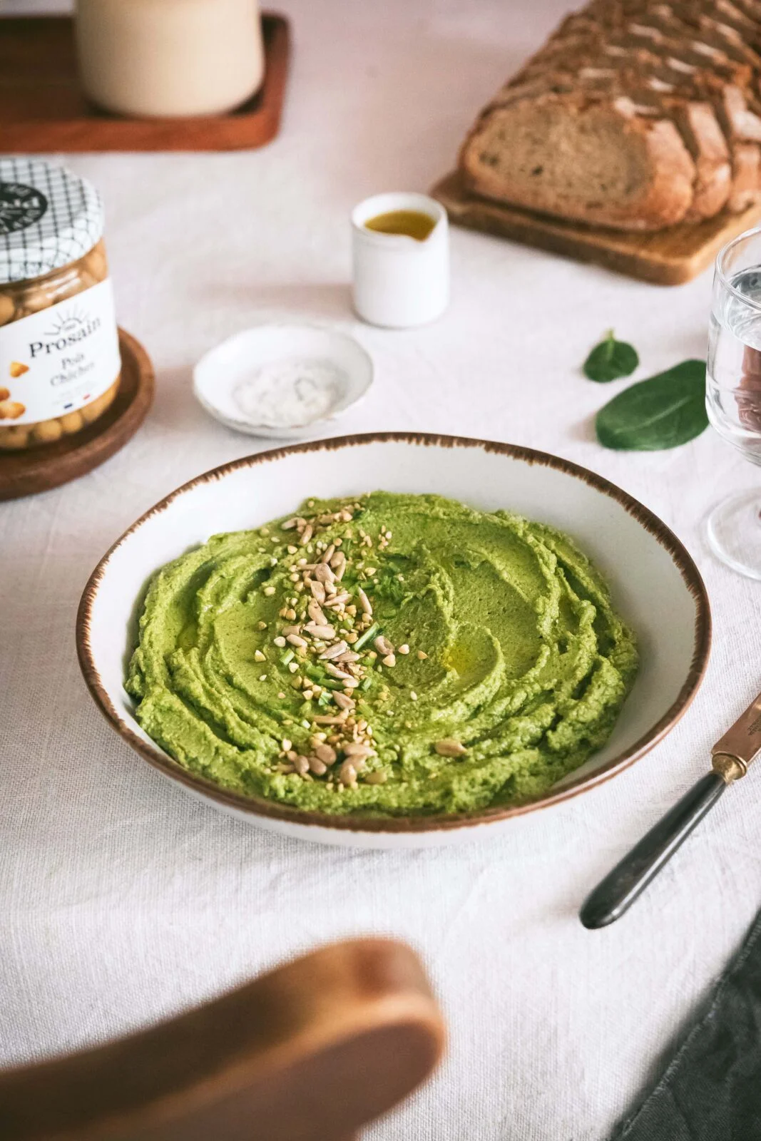 Houmous vert aux épinards - Une recette vegan simple et délicieuse que vous pourrez manger en apéritif ou en accompagnement d'un repas